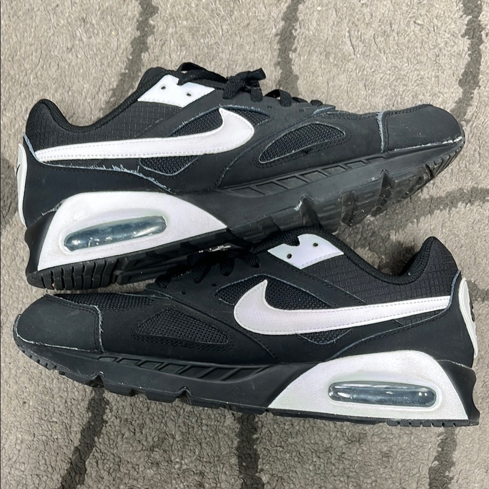 Nike Air Max Men's Black and White Sneakers 10.5